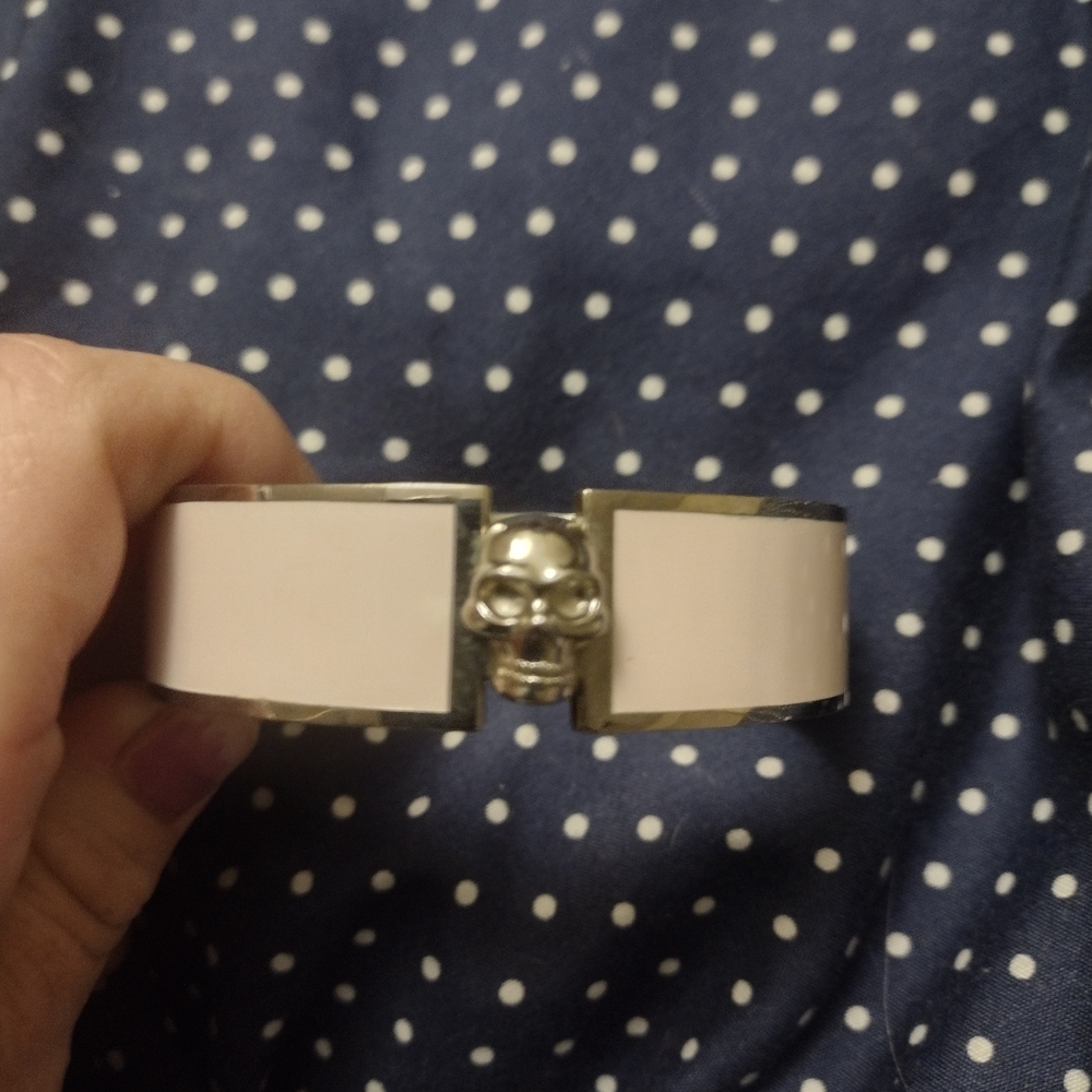 Alexander McQueen Silver and Cream Skull Bracelet